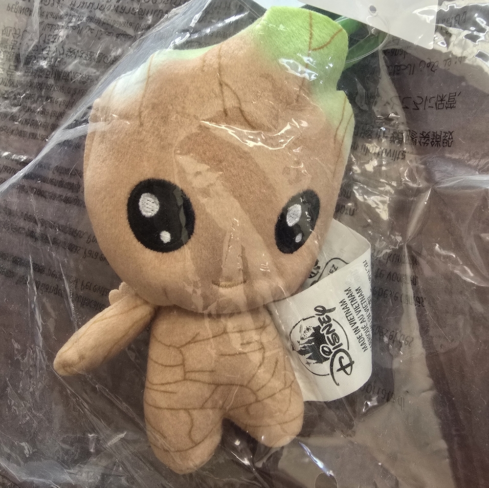 Disney Parks Marvel Guardians of the Galaxy Groot Plush Keychain  New with Tag - Picture 2 of 3